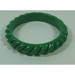 Vintage Kelly Green Lucite Acrylic Curved Chunky Statement Bangle Bracelet MOD